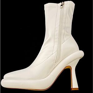 Azalea Wang Tarrow Stiletto Bootie in White